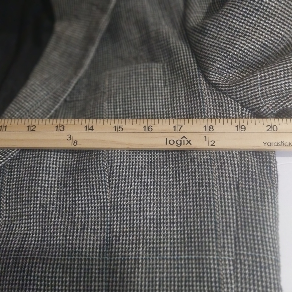 AGGAT IMPERIAL Sophisticated Charcoal Blazer for Men - Picture 11 of 13